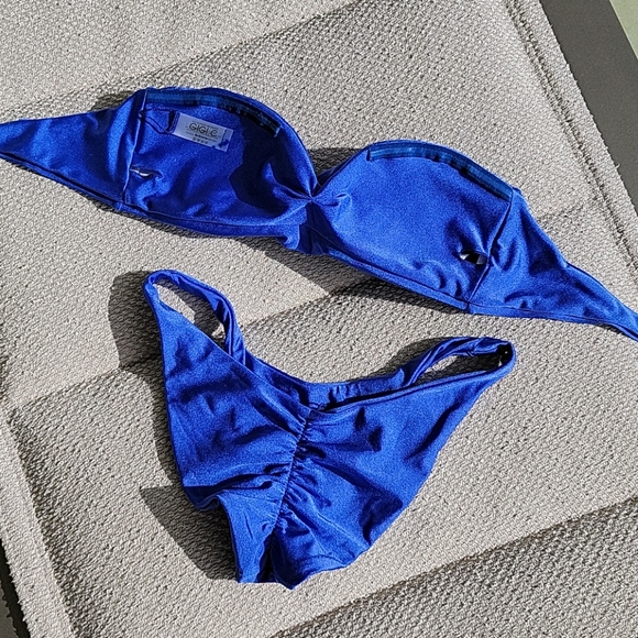 GIGI C Bikini - Picture 2 of 3